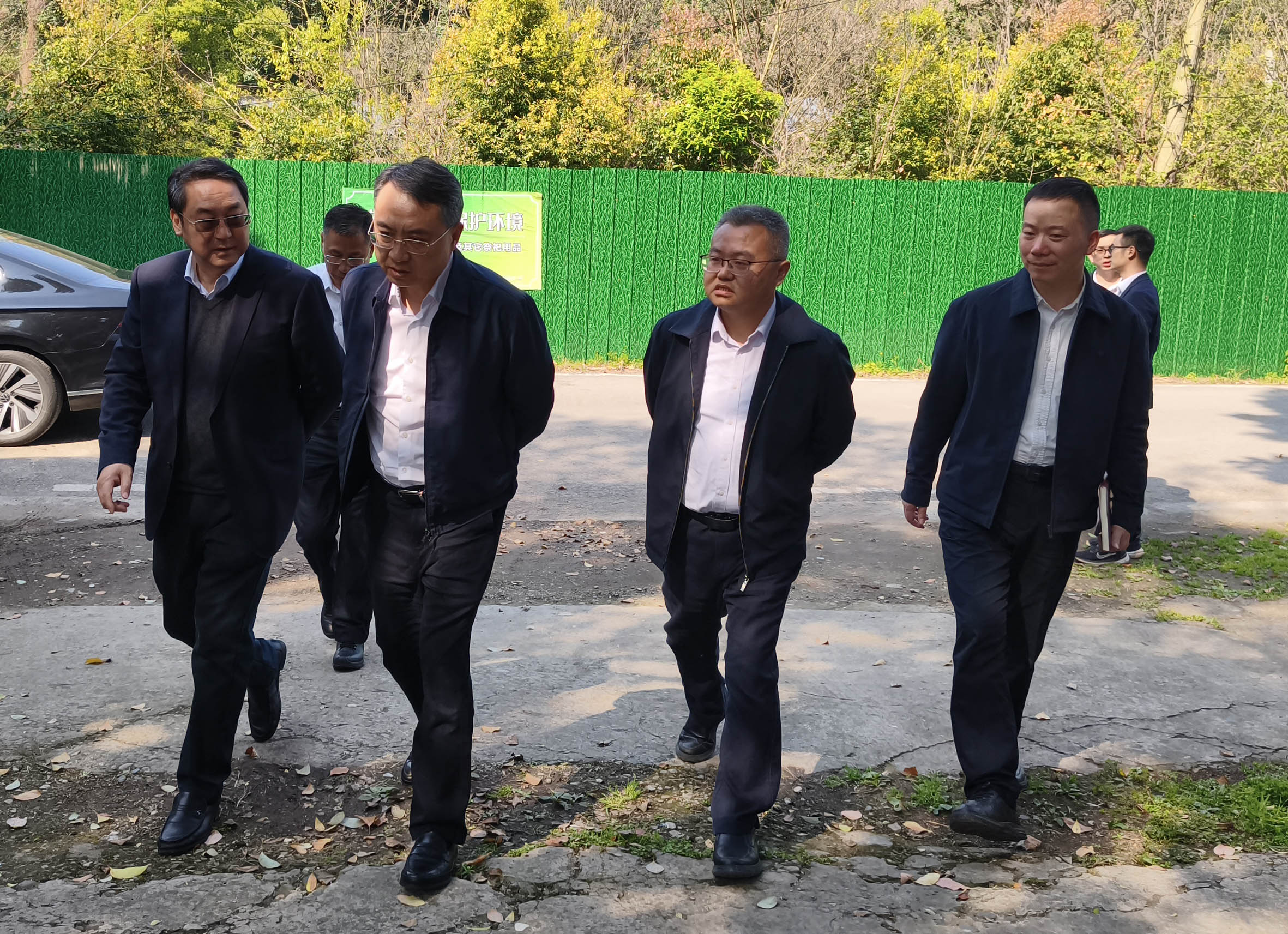 自贡市委副书记、市长石钢一行莅临久大 调研指导文物保护工作
